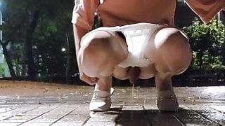 "Shemale Ting-Xuan outdoor pee compilation"