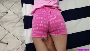 Mi Padrastro me Enga&ntilde_o Para Hacerme Masaje y tocar mi Culo y Mi Vagina y yo No Pude hacer nada