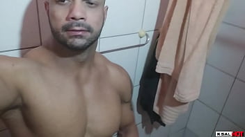 O Safado do Mike Hot vai se masturbar para um cliente e aproveita grava ele dando aquela gozada gostosa