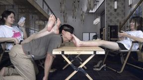 Two goddesses humiliate the teacher, smell their feet, and trample on the teacher!