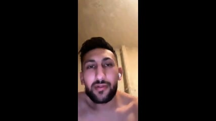 Dorut Manuel se masturbe en cam devant une fille de  ans