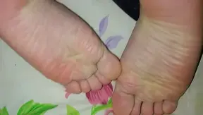 Obsessed with Toes: Horny Boy Devours Filthy Feet – SolasGay 18+