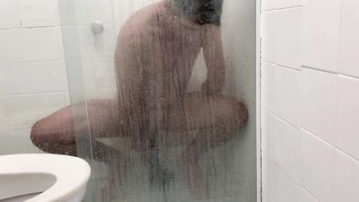 Banho gostoso com o dildo