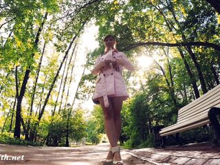 Jeny Smith fully bare in a park got caught
