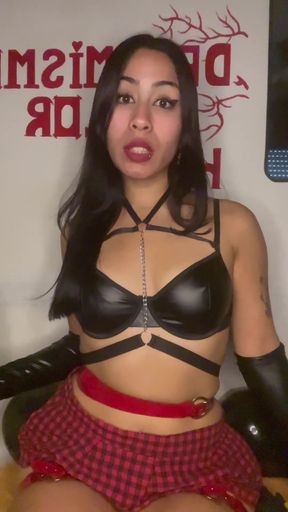 Curvy golddigger sits alone and plays with herself