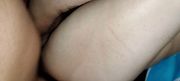 Marido cornudo me folla llena de leche eso le encanta lo pone muy caliente me llena el culo de leche
