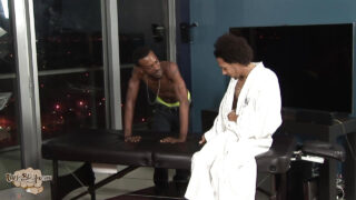 黒人大学生ゲイ売春婦、大きな黒いチンポでアナルファック