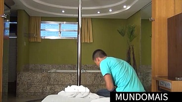 Meu cunhado me levou para o motel na despedida de solteiro
