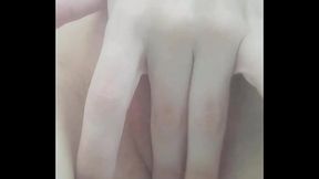 Namorada batendo siririca na hidro