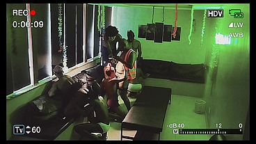 Câmera se segurança registra suruba de carnaval
