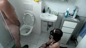 hubsche russin wird in folie eingewickelt und benutzt