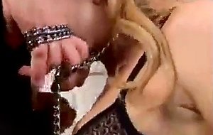 Collared kitty lexi superbe