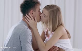 Maria Pie's Sultry Seduction: Sensual Blowjobs & Scorching Sex