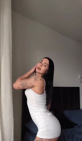 Curvy solo girl poses for free OnlyFans content