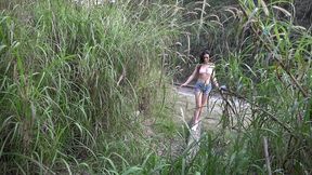 amanda borges desceu para fazer um xixi e fudeu com um homem no mato