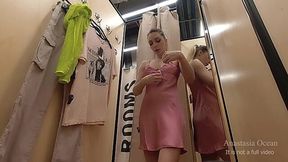 Exposed in the fitting room: Watched by strangers