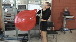 Lora Blows Single and Double-Stuffed BSA 17-inch Balloons to Bursting (MP4 - 720p)