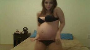 Lovely pregnant charmer puts on a good webcam show