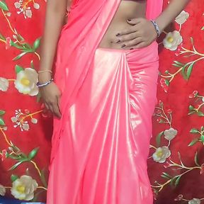 Indian hot bhabhiji enjoying with her boyfriend in pink saree