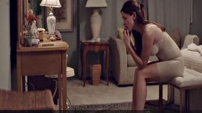 Maika Monroe scenes