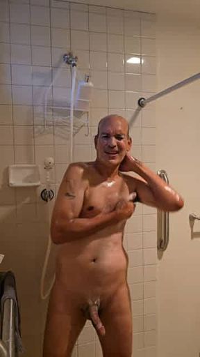 Handsome nude Video of Darin C L. only for single solo young twenties women . note no gays I not that Person Kind in my Life
