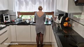 Kitchen Sex with milf While She Washes the Dishes Squirt & Creampie