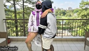 Istri nakal berhijab yang doyan selingkuh ketemu sama aku di kampus koridor kampus