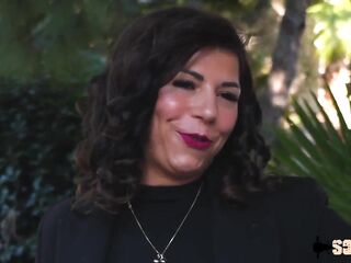 Sex queen Gwen takes a worthy schlong