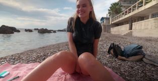 Dazzling blonde provokes her innocent stepson to appreciate her body