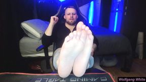 Showing off my feet, cum on them?