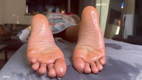 "Big Za Purple Toes n Oily Soles"