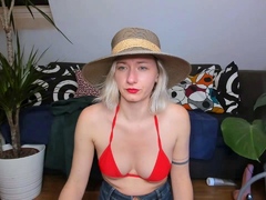 Amateur Webcam Cute Teen Plays Solo with Big Dildo
