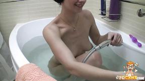 ”Webcam show in the bath tub”