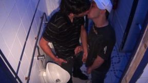 Suckgn cock straight on punblic toilets