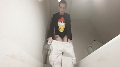 Milf fills your water bottle for you before work