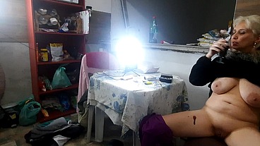 The naughty girl went to bed with her cousin with the intention of fucking him, the hottie kept teasing the boy who was a virgin.