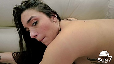 The delicious Sereia Ninfo had her ass broken and making a delicious squirt, squirting through her pussy