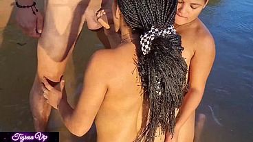 Tigresa e Miia Thalia estão fazendo um sexo lésbico, chupando a xota uma da outra quando de repente chega um pescador e começa a foder e ainda tem o prazer de foder o cuzinho das duas