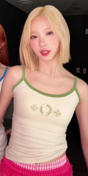 Cute k-pop idol shows off her pretty face