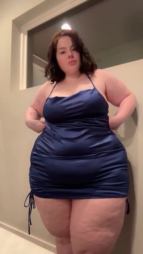 Fetish babe explores her BBW desires
