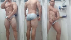 gozando no banho cheio de tesao na pica