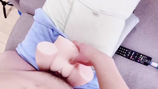 【個人撮影・素人男喘ぎ声あり】　日本人10代大学生オナニー　AVを見ながらオナホで喘ぎ、腰振り射精　アジアン