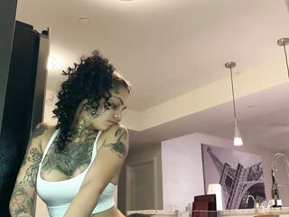 Screwing a Hot Tatted Latin chick in my Kitchen
