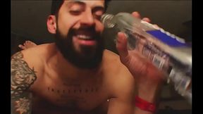 Milf caliente sensual  y ama de casa juega con el peligro en Las VEGAS en medio de una caliente video Porno que se hace viral