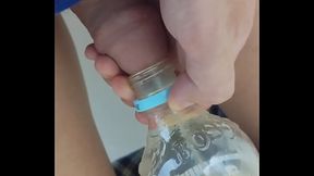 遊園地で膀胱パンパンおしっこお漏らし限界大量放尿　2/2