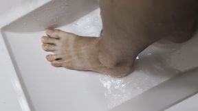 Bathing my feet in warm water with a pinch of aroma soap ????