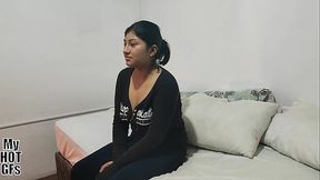 Hermosa jovencita Kiomi viene por un casting porno.