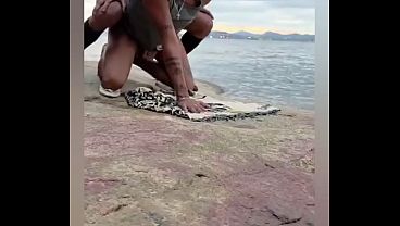 Na trilha boy me pe- diu ci-gar-ro. N&atilde_o fumo, mas ofereci algo melhor e ele adorou. Ainda catamos um pescador para participar da brincadeira. Parte final