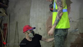 Nicky deepthroat Denk in gasmask