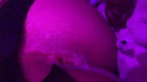 Cuming from my little virgin hole